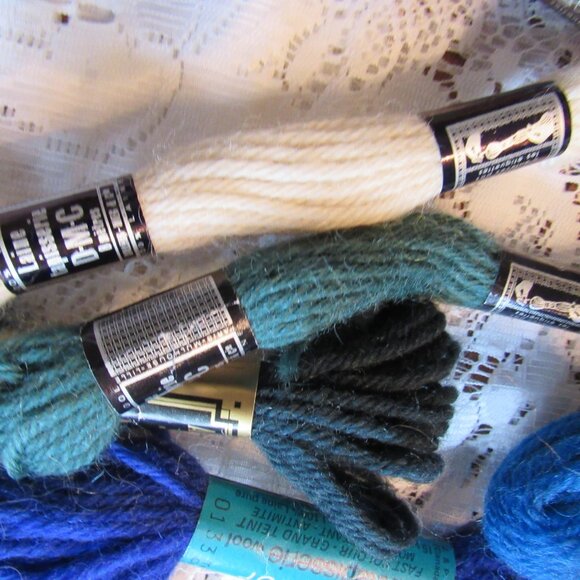 Lot of 40 Tapisserie Wool Yarn small skeins, multicolor.DMC,Anchor,Parley - Picture 5 of 6